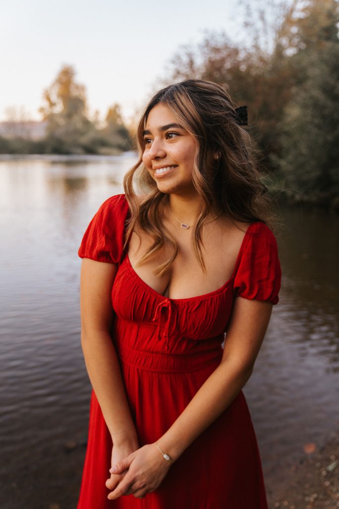 senior photos in front of water in eugene oregon