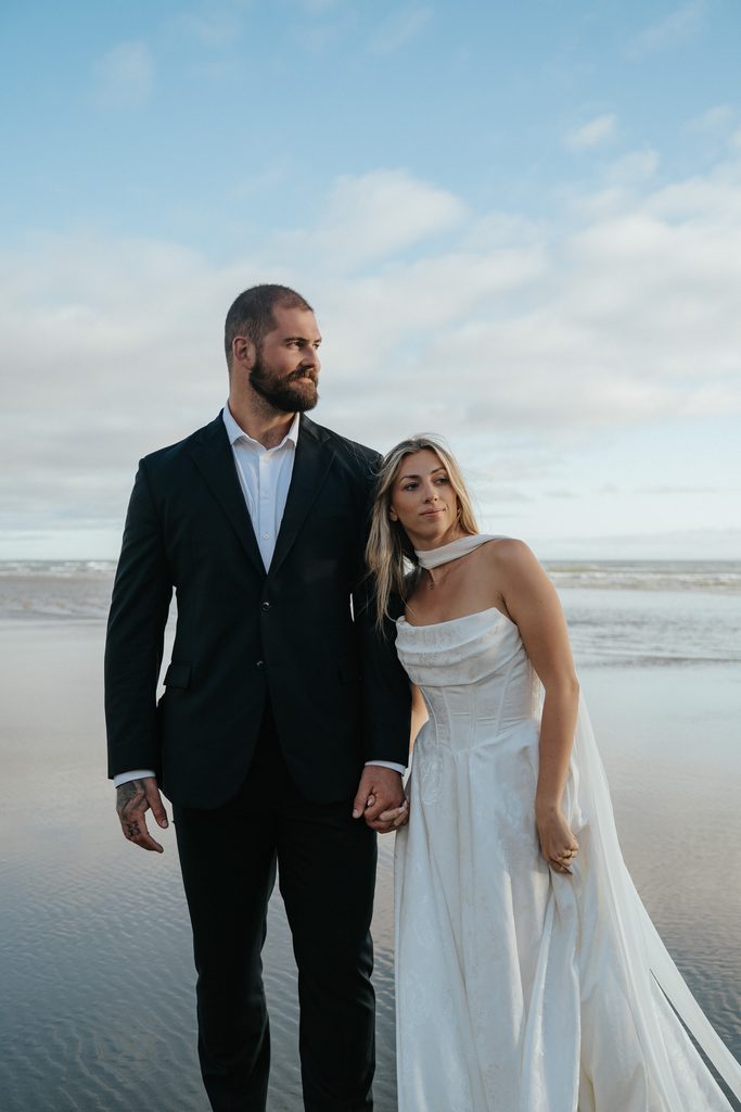 editorial wedding photos on the oregon coast at agate beach