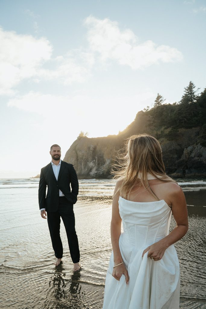 editorial wedding photos on the oregon coast at agate beach