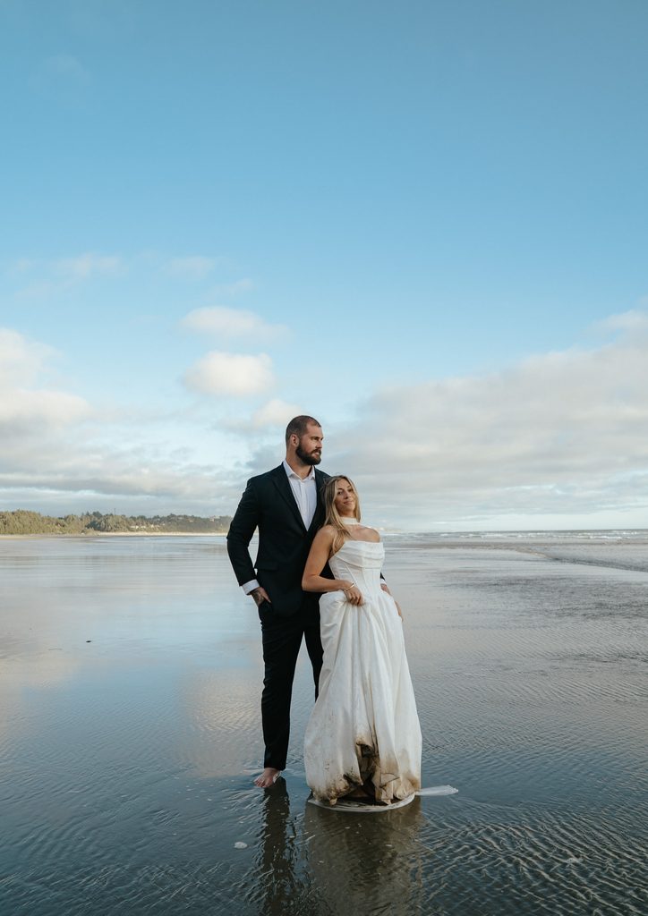 Couple getting married on the oregon coast at agate beach